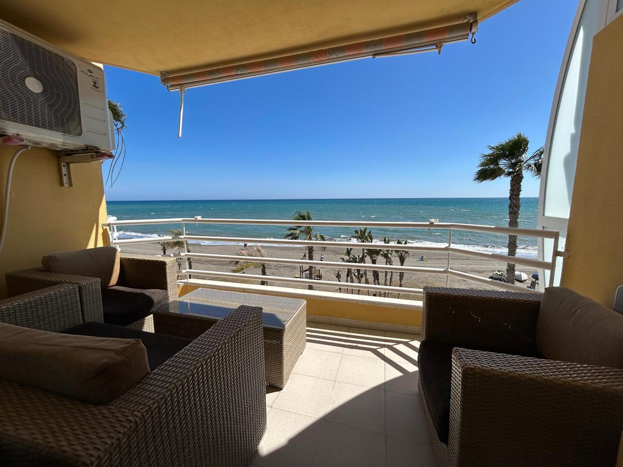 Apartamento Frente Al Mar,Primera Linea De Playa Rincon de la Victoria Exterior photo
