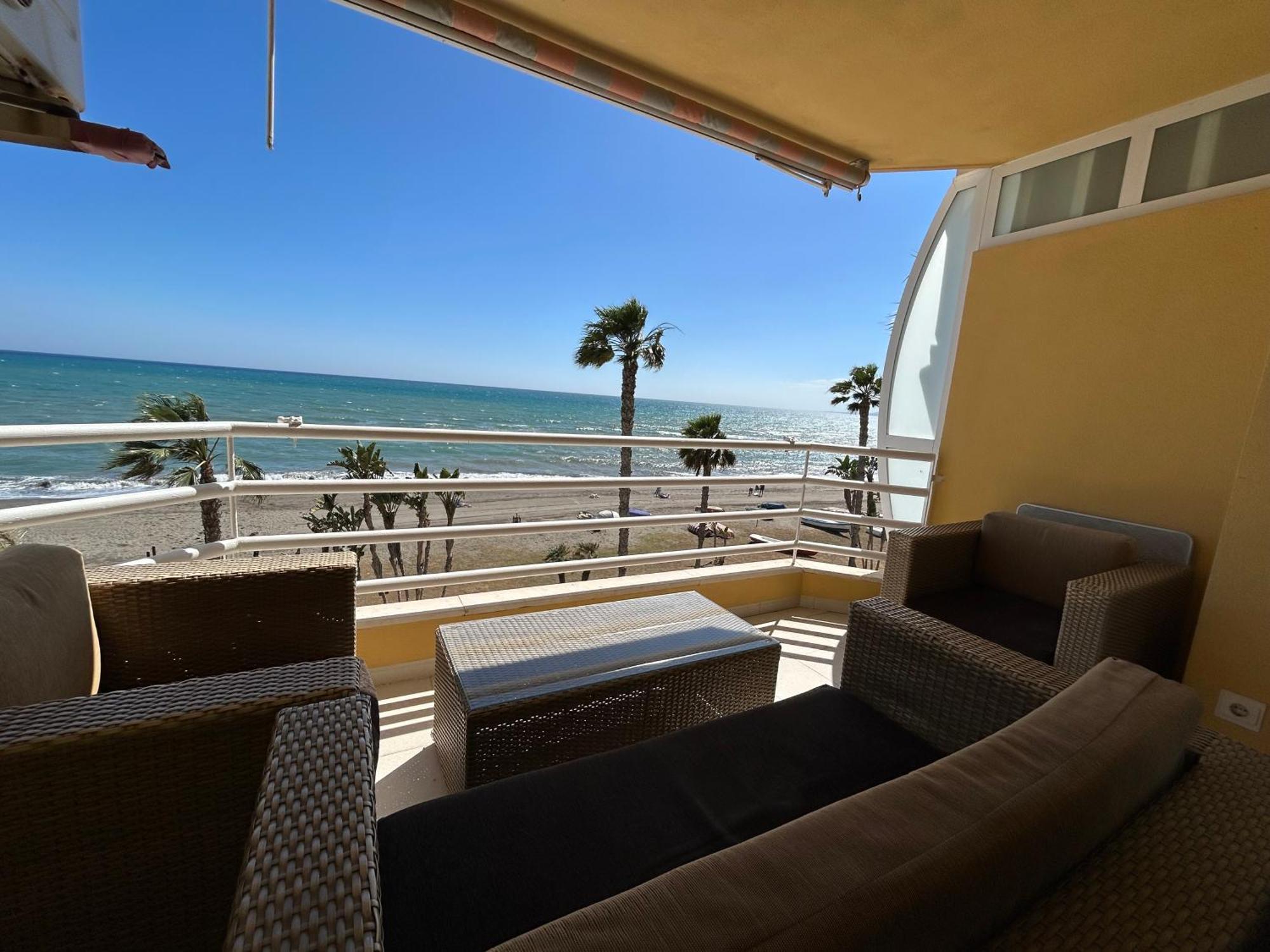 Apartamento Frente Al Mar,Primera Linea De Playa Rincon de la Victoria Exterior photo