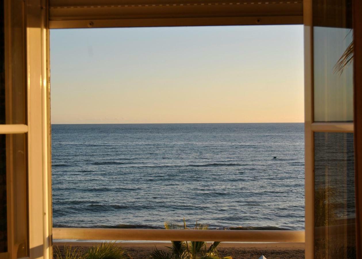 Apartamento Frente Al Mar,Primera Linea De Playa Rincon de la Victoria Exterior photo